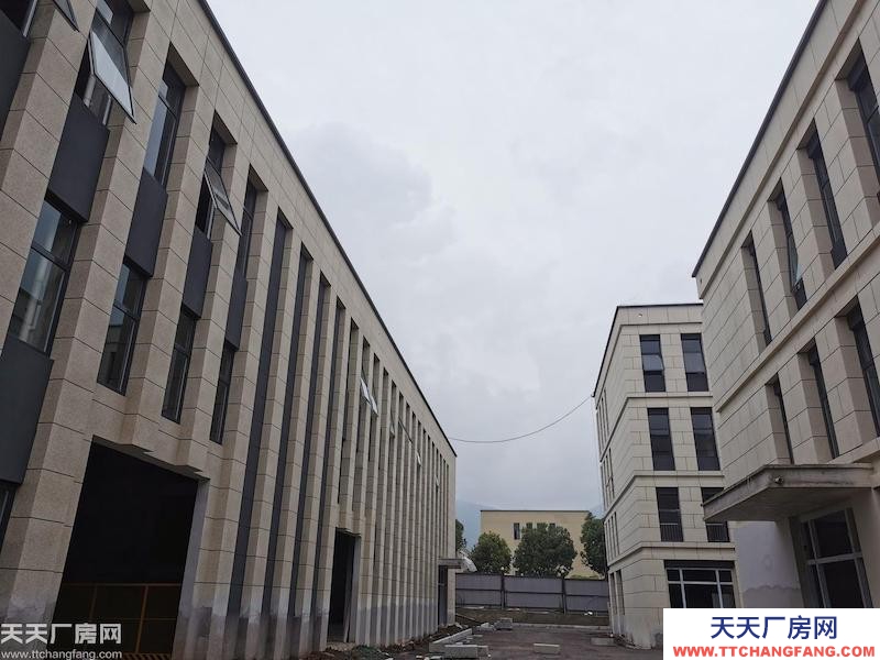 聯(lián)東U谷沙坪壩青鳳園區(qū)獨棟廠房出售,8.1米層高,可架行車,有產(chǎn)權(quán)、可按揭