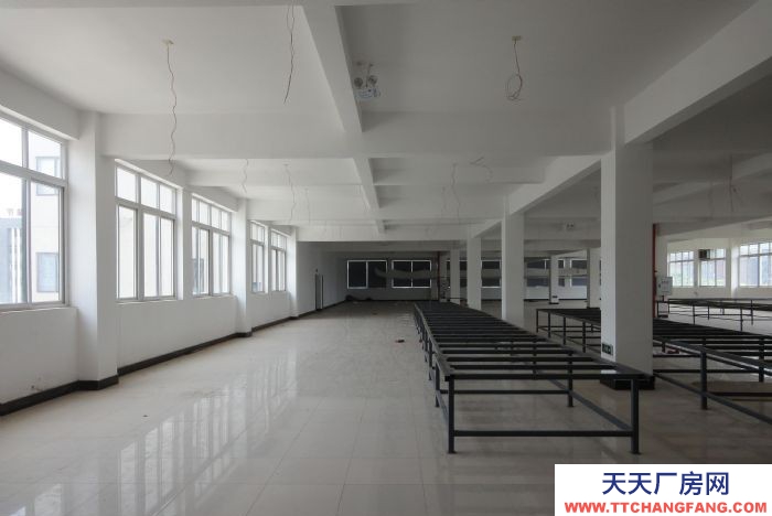 渝北回興兩港大道208號928平米現澆框架廠房出租