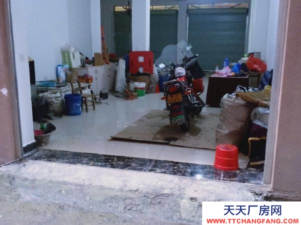 (出租) 路口第二家。可做倉庫也可以做住房，還可、做快遞，有衛生間。