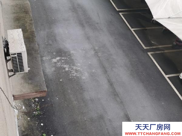 (出租) 房子有800平方。交通特別方便。可以做倉庫加工廠