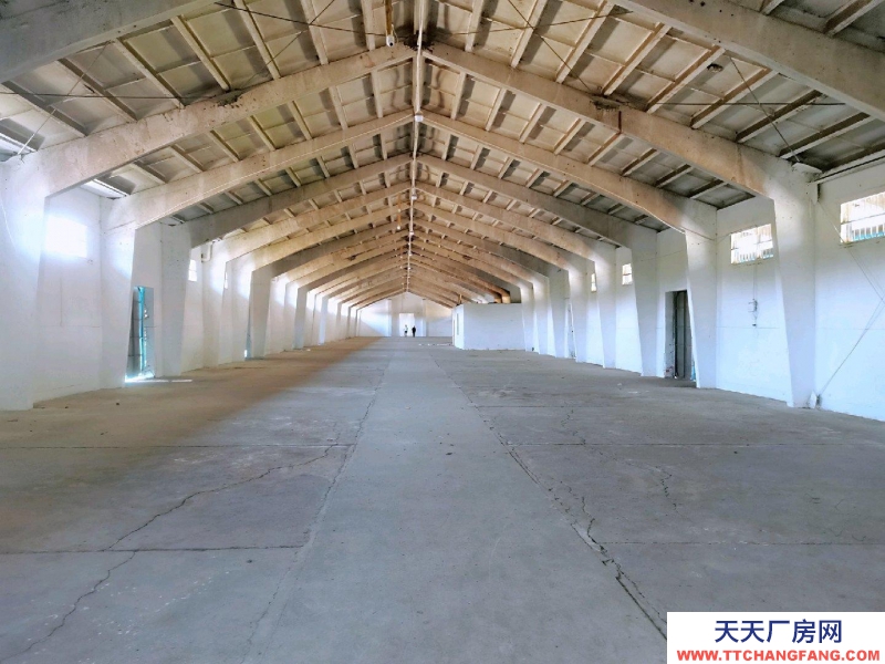 (出租) 標(biāo)準(zhǔn)磚混月臺(tái)廠房出租,交通便利,水電路通,配獨(dú)立辦公室。