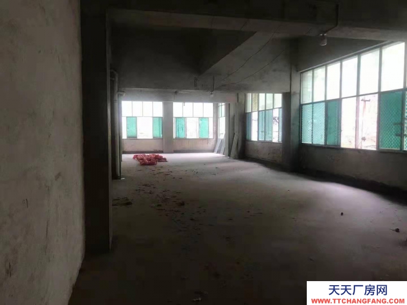 (出租) 出租內(nèi)環(huán)路遵義農(nóng)資市場內(nèi)二樓倉庫