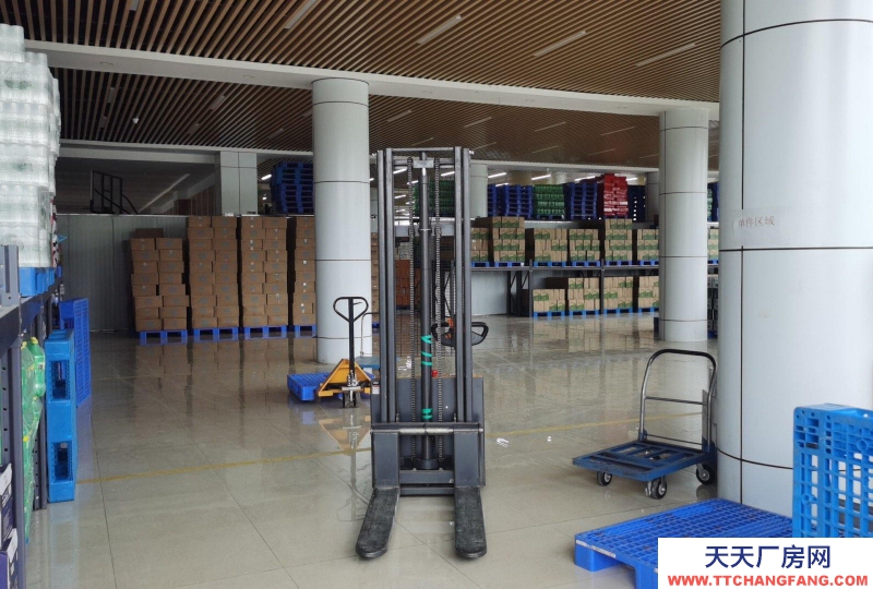 (出租) 虹博駕校內400 平倉庫出租