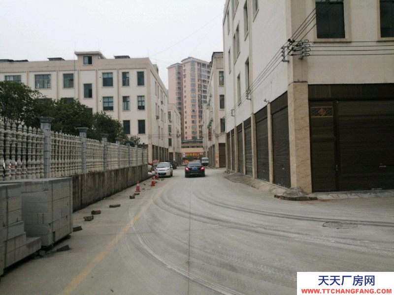 交通方便,銅仁城南高速路口,非常好的倉儲物流園