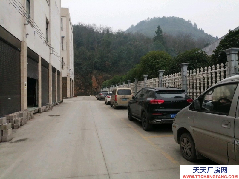 交通方便,銅仁城南高速路口,非常好的倉儲物流園