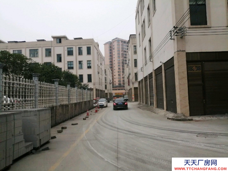 交通方便,銅仁城南高速路口,非常好的倉儲物流園