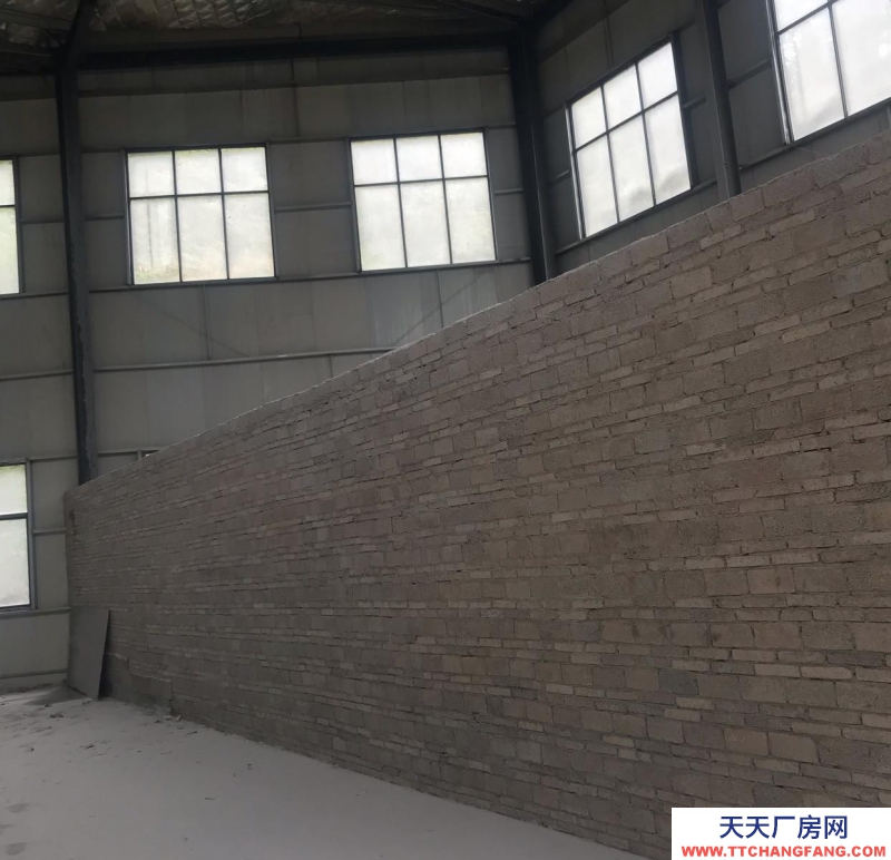 黔東中學(xué)背后微小產(chǎn)業(yè)園倉(cāng)庫(kù)出租