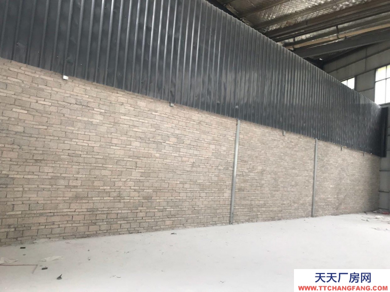 黔東中學(xué)背后微小產(chǎn)業(yè)園倉(cāng)庫(kù)出租