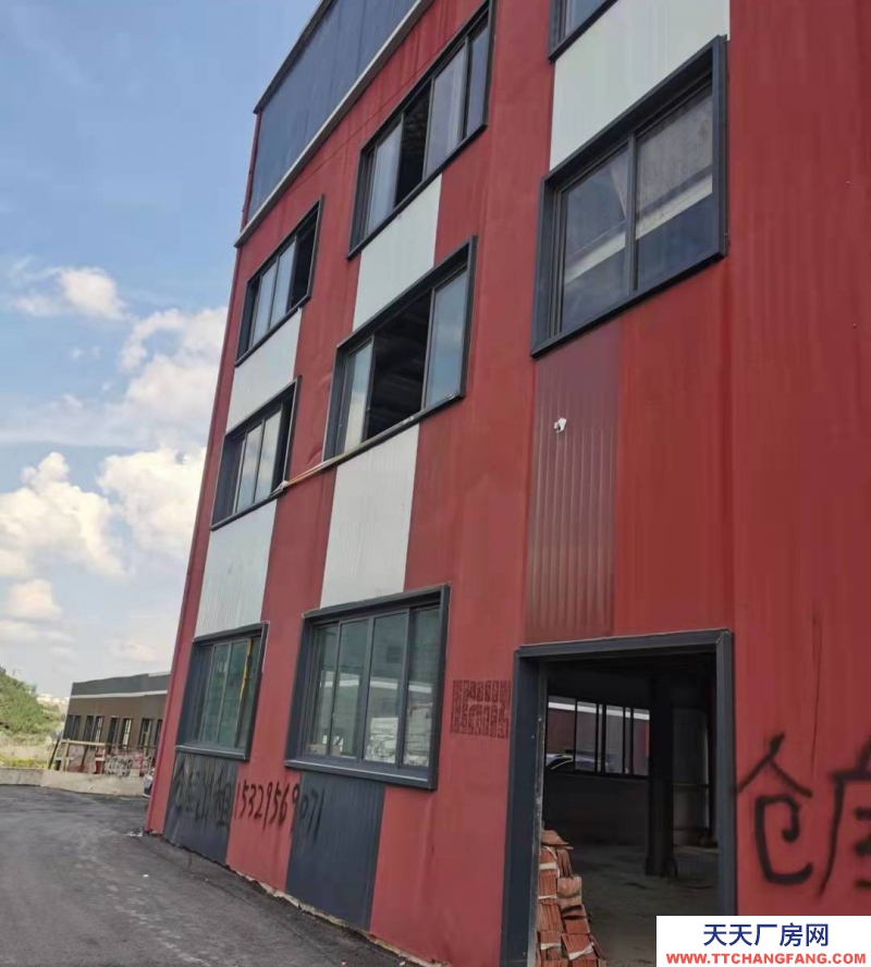 樓下300平方，樓上300平方，樓上可以免費(fèi)使用