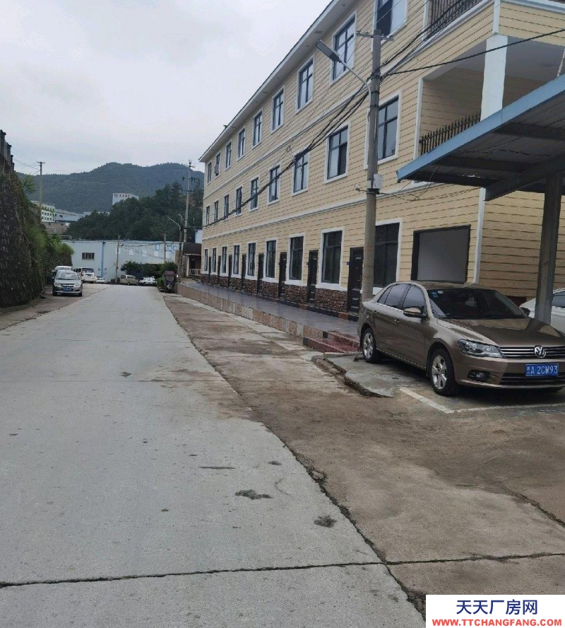 距離青巖古鎮6公里，交通便利，水，電通訊完備