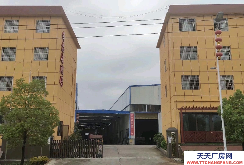 黔南龍里北部工業(yè)園現(xiàn)有2000㎡廠房出租，有行吊，價格面議