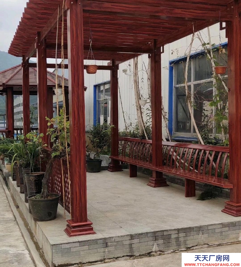 黔南龍里北部工業(yè)園現(xiàn)有2000㎡廠房出租，有行吊，價格面議