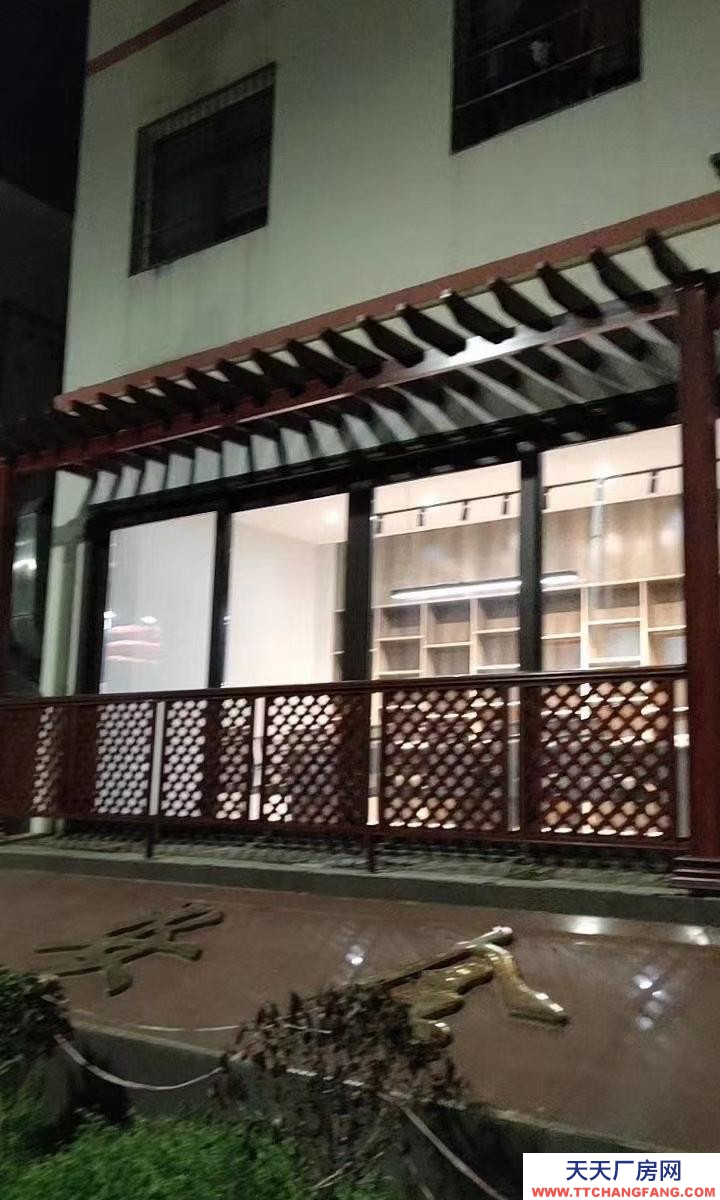 黔南龍里北部工業(yè)園現(xiàn)有2000㎡廠房出租，有行吊，價格面議