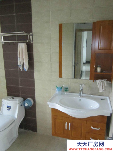 南寧市青秀區(qū)鳳嶺北出租榮和大地二組團(tuán)3-B-202房