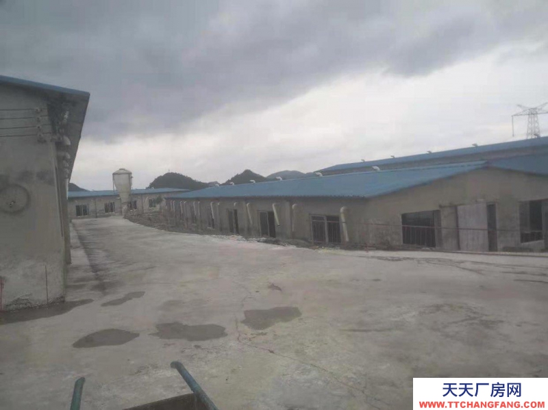 黔南龍里(出售) 一座正在經營的養豬場，現低價出售，設備齊全，證件齊全