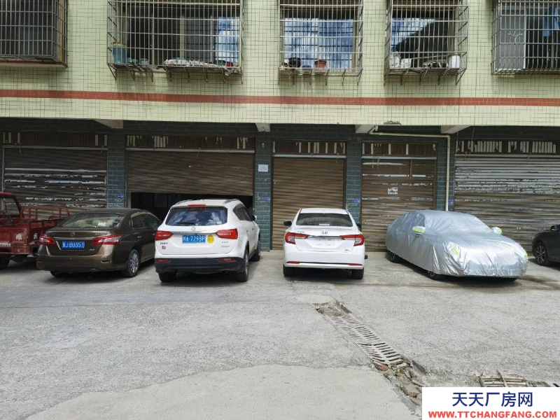 黔南龍里 交通方便，臨近路口，停車方便