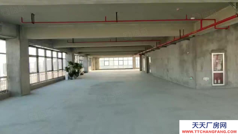 杭州濱江白馬湖，近高架地鐵，一線湖景，三面大落地窗，適合電商展廳