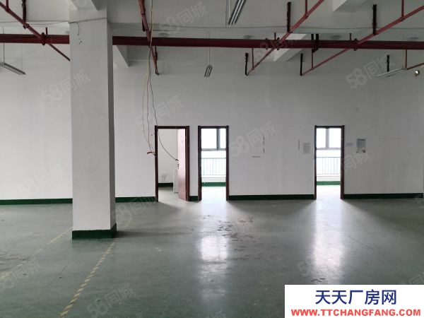南京市浦口區(qū)天潤城地鐵口廠房出租有貨梯大車口進(jìn)采光好隨時(shí)看房