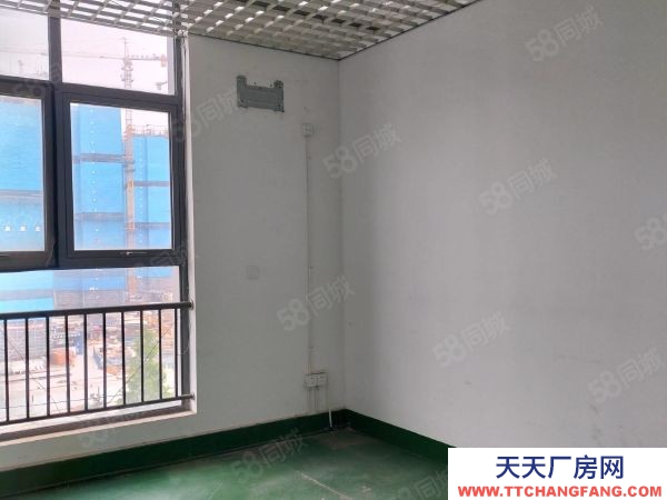 南京市浦口區天潤城地鐵口廠房出租有貨梯大車口進采光好隨時看房