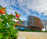 武漢武昌v(出售) 光谷東層高6米標(biāo)準(zhǔn)廠房研發(fā)樓出售 長(zhǎng)江存儲(chǔ)旁 450平起售v