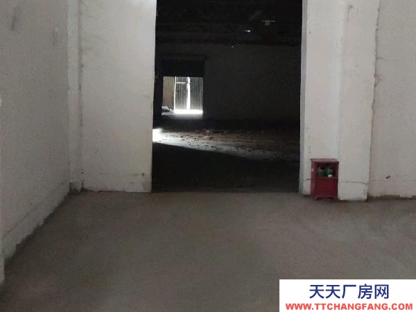 南京市鼓樓區(qū)雙層，需自行隔斷，門市倉庫一體，有院子