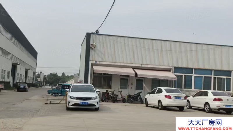 濟(jì)南長(zhǎng)清廠房車間配有行車，水電齊全，此廠房可進(jìn)大車，大院，可雙面卸貨