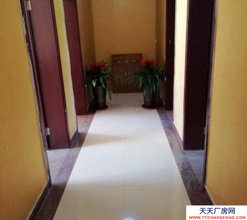 (出租) 配有三相電，臨307國(guó)道，可做門面。價(jià)格面議