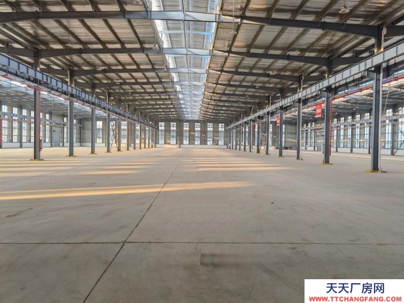 重慶萬州高鐵站1公里，層高13米。 有2層辦公室帶標準廠房。