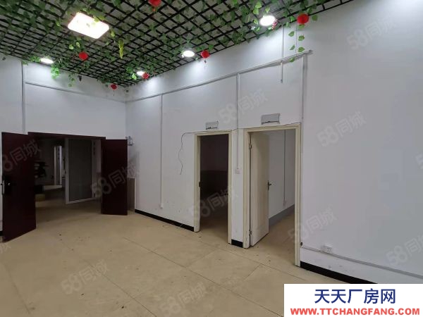 長沙市岳麓區芯城科技園旁1樓，倉庫和廠房層高5.2米100多平可定制直租