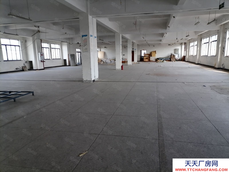 重慶巴南魚洞金竹工業園900平三樓框架結構 貨梯特別大6米長