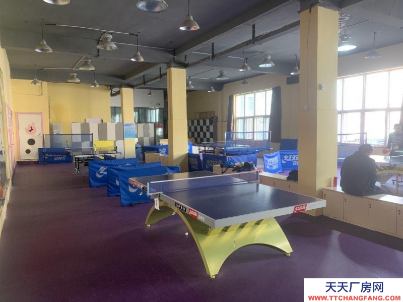 青島市南靠學校市場 有停車場