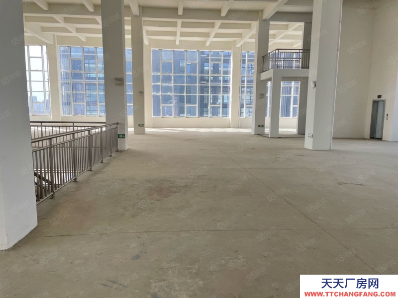 青島黃島3000平獨(dú)棟廠房 送露臺 低總價(jià) 首付低