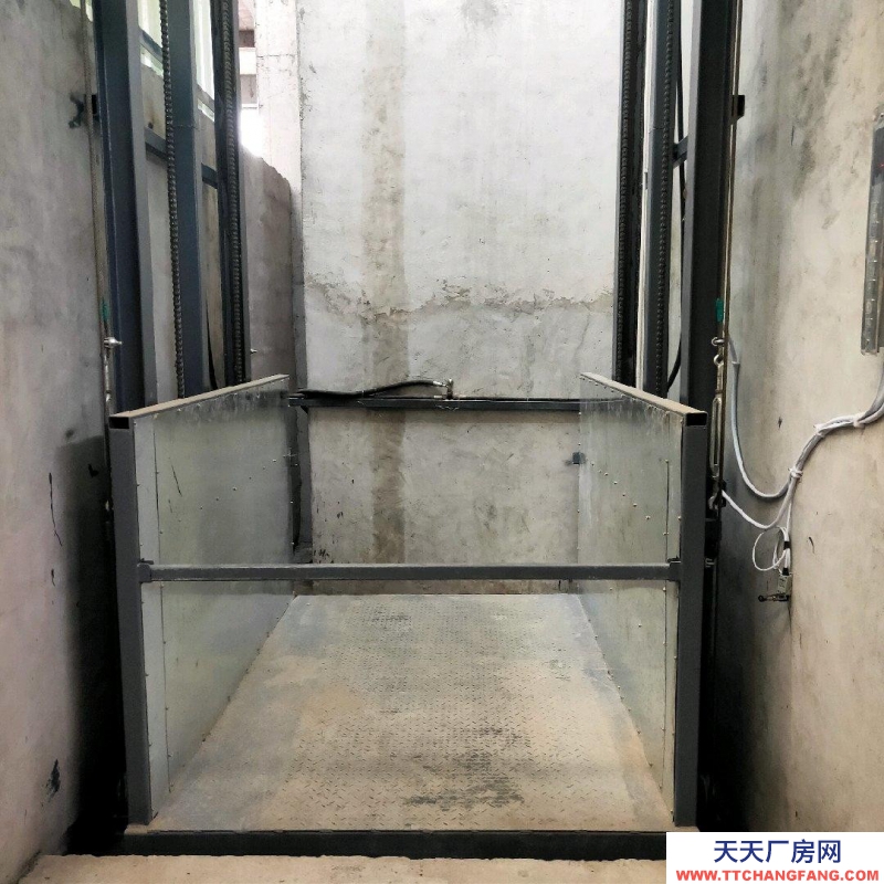 (出租) 重慶南川一共三層，每層300平米，專用升降機上下貨