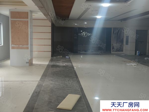 長沙市雨花區經開區一樓260平展示辦公電商一體交通便利