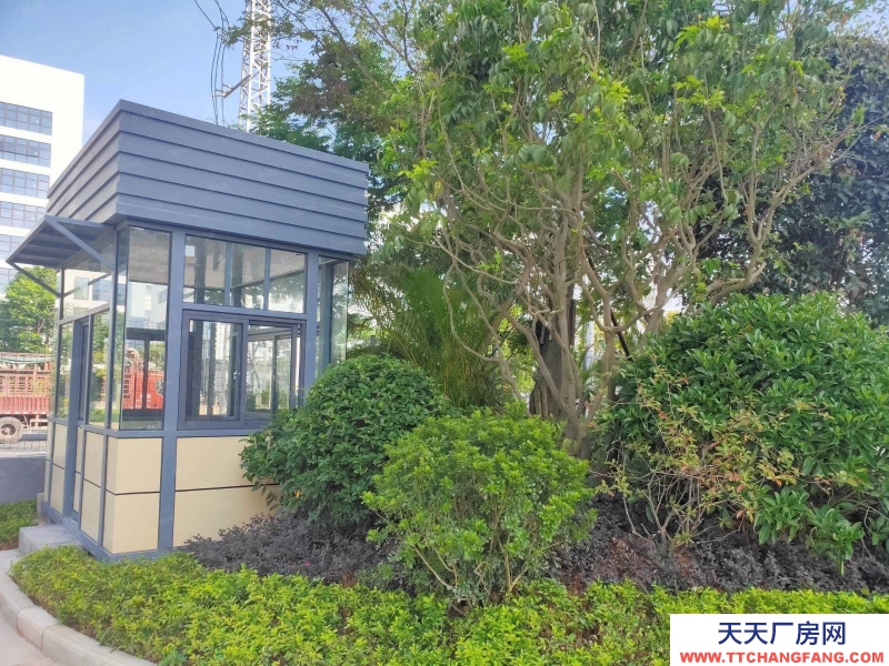 南寧市西鄉(xiāng)塘區(qū)項(xiàng)目北側(cè)為外環(huán)高速,南側(cè)是南寧繞城高速,4可覆蓋南寧中心城區(qū),項(xiàng)目周邊有客運(yùn)站,高鐵站,火車站,交通條件便利。 2.項(xiàng)目總占地約141畝,總規(guī)劃38棟標(biāo)準(zhǔn)廠房,銷售面積由1200平米至6