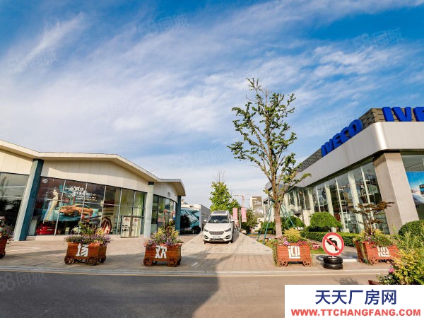 南京市玄武區汽車生活廣場 各種汽車與體育業態 現有展廳籃球網球游泳館