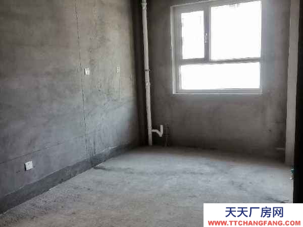 長沙市寧鄉區  毛坯，可以做倉庫。也可以做個小工作室。住宅都可以。