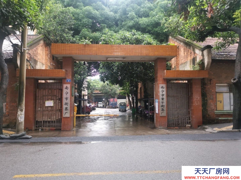 南寧市西鄉塘區(出租) 綜合樓大樓5樓出租，面積483平米。