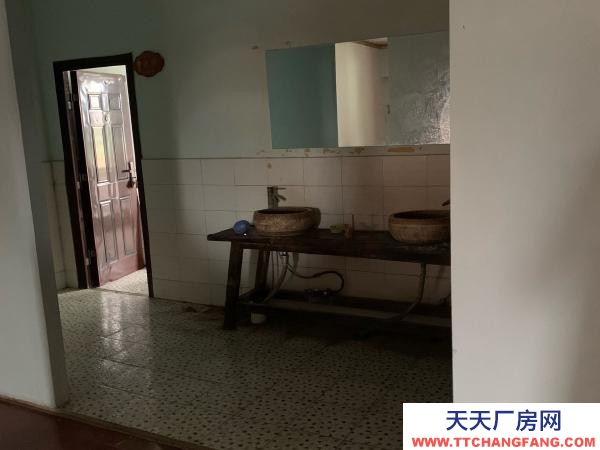 (出租) 道路寬闊，方便停車，環境良好，空曠