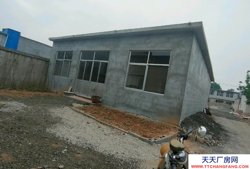 棗莊市中大面積使用基地可做廠房，也可，大院內已經建好三大間民房