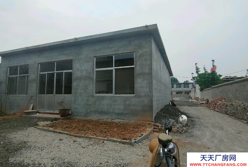 棗莊市中大面積使用基地可做廠房，也可，大院內已經建好三大間民房