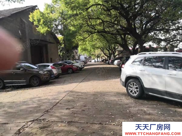 株洲市荷塘區華潤旁一樓倉庫6001000平米出租