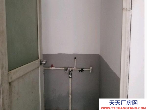 株洲市荷塘區水電齊帶衛生間，面積19平，層高2.8米，可以做倉庫或住人