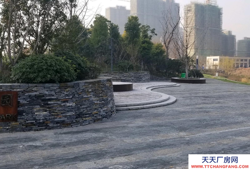 (出售) 阜陽潁泉廠房，倉庫急售，價格好談。環境好，位置好!轉角