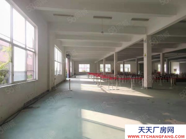 蘇州市相城區(qū)陽澄湖一樓廠房700平,,形象好價格優(yōu),半掛車進出方便。