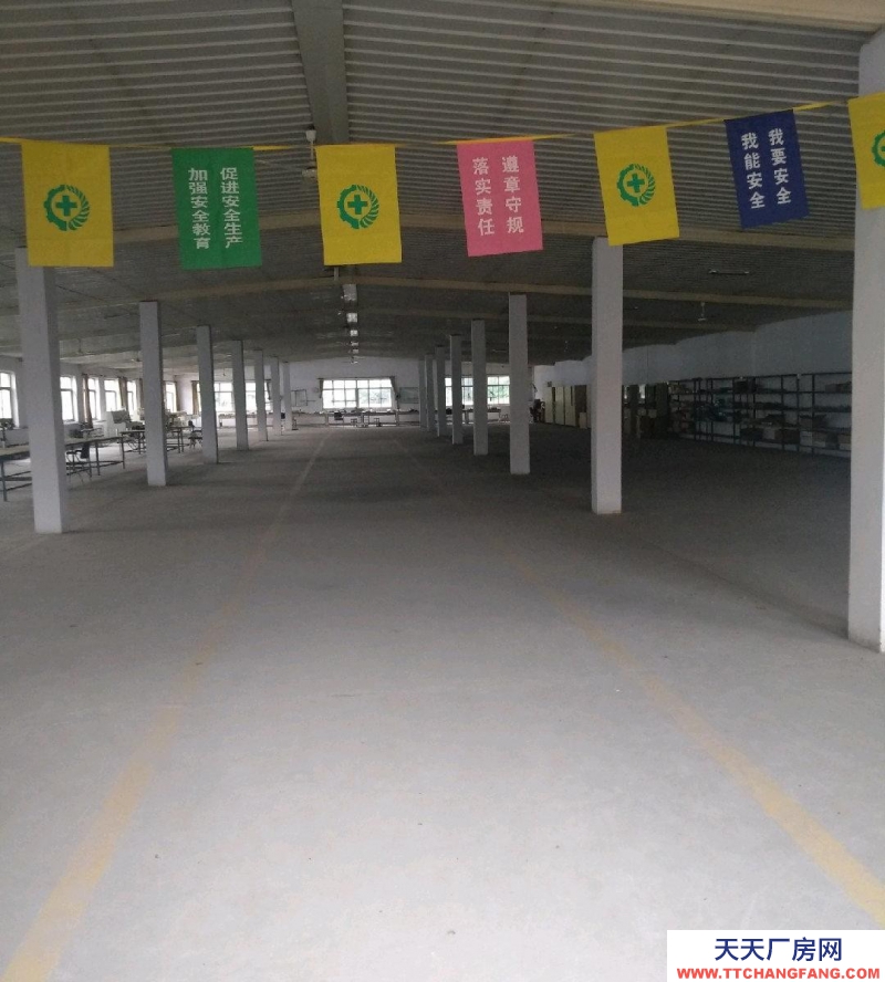 唐山 路南  房子位于復興路60號，緊鄰馬路，交通方便。