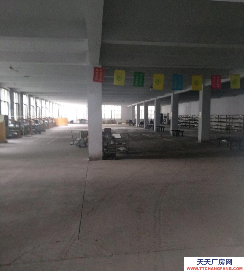 唐山 路南  房子位于復興路60號，緊鄰馬路，交通方便。