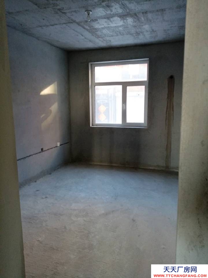 (出租) 天津靜海這房子是個一樓，進出方便，適合當倉庫或者小型加工廠