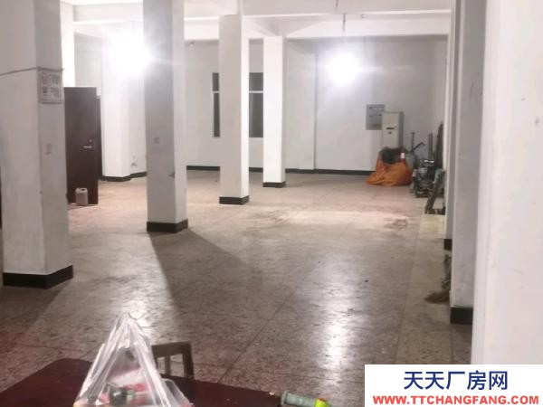 常德市鼎城區(qū)地理優(yōu)越停車方便，樓上可居往，樓下可做倉庫或廠房。