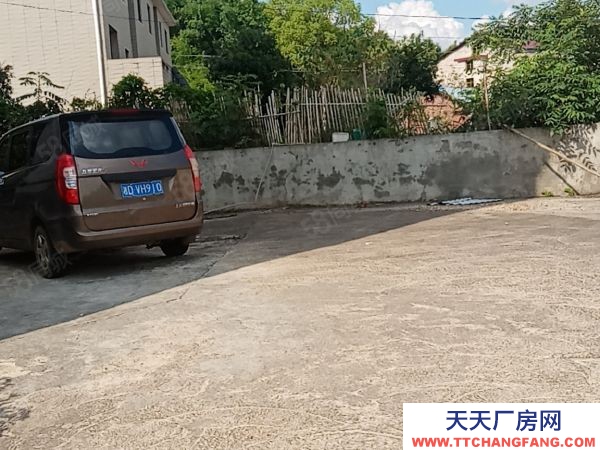 衡陽市雁峰區(qū)南二環(huán)賀雷沖衡鐵運校旁,210方院子350平方